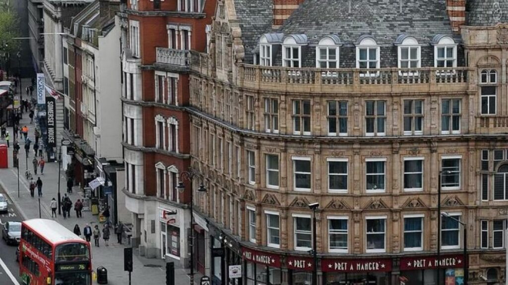 Luggage Storage at Charing Cross Station with Radical Storage