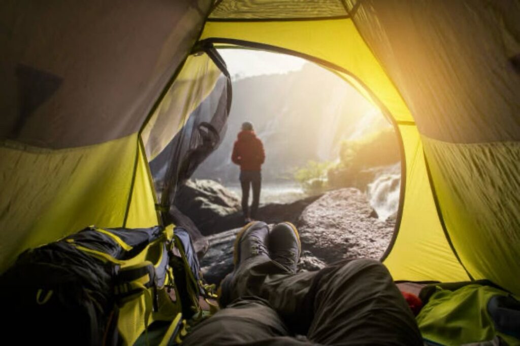 Essential Tips for a Successful Active Hike with the Perfect Tent for Overnight Adventures